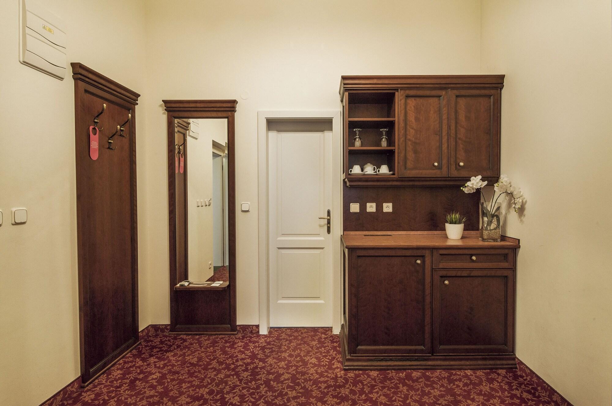Hotel Ontario Karlovy Vary Dış mekan fotoğraf