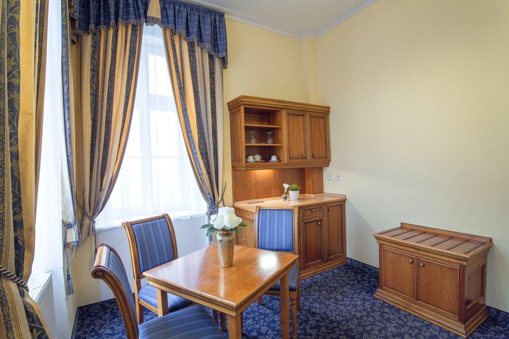 Hotel Ontario Karlovy Vary Dış mekan fotoğraf